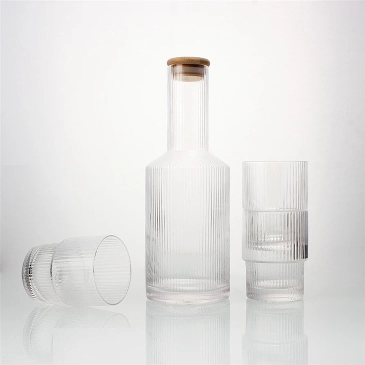 Ribbed Borosilicate Bottle With Wood Cap suppliers